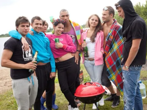 Бесстыжие русские студенты обалденно отдыхают на природе